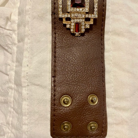 Gorgeous chocolate colored wrist cuff with layered stones - Picture 6 of 10